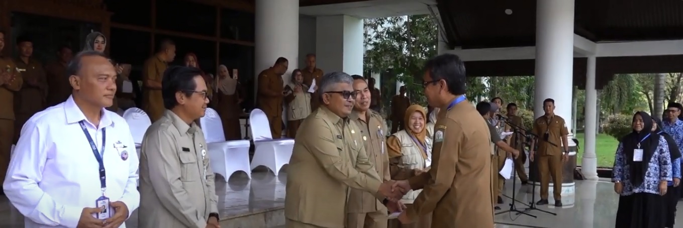 foto 01 - serah sk kp-pensiun tmt 1 april 2023