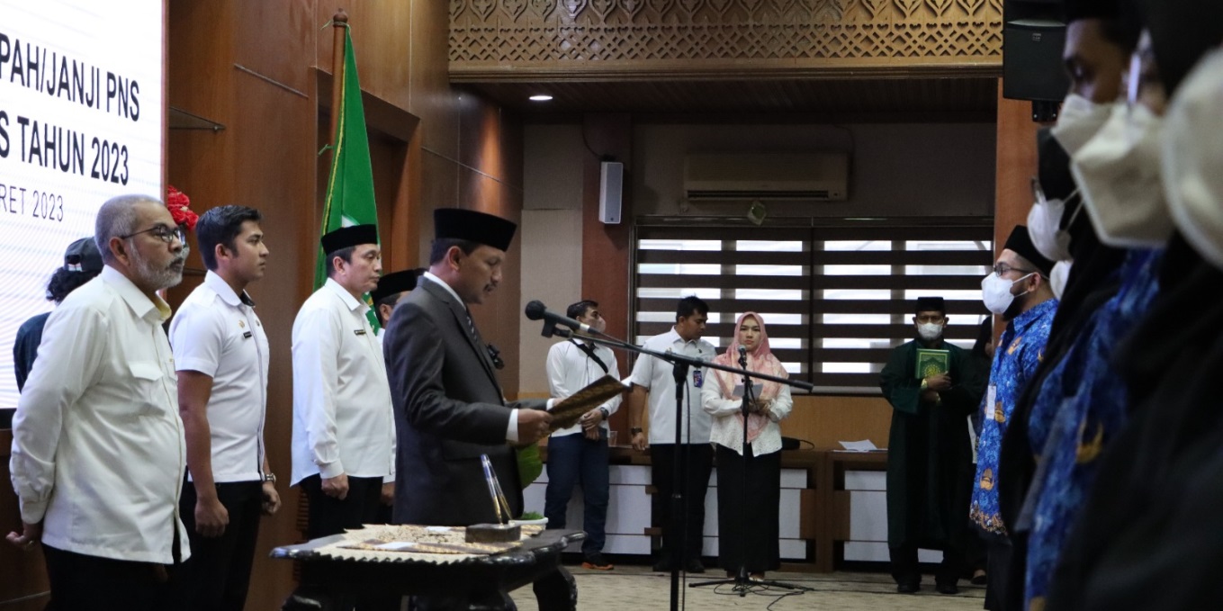 foto 02 - ambil sumpah-janji PNS dan serah SK PNS 2023