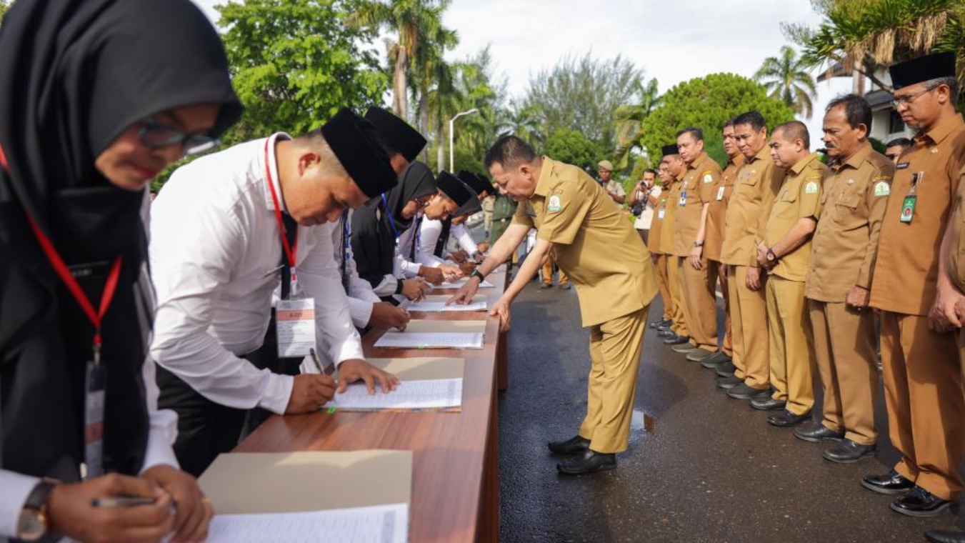 foto 02 - pelantikan jafung dan serah 1717 sk pppk 18 juli 2023