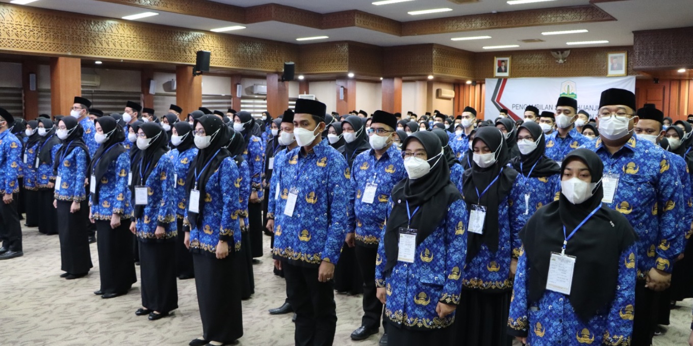 foto 03 - ambil sumpah-janji PNS dan serah SK PNS 2023