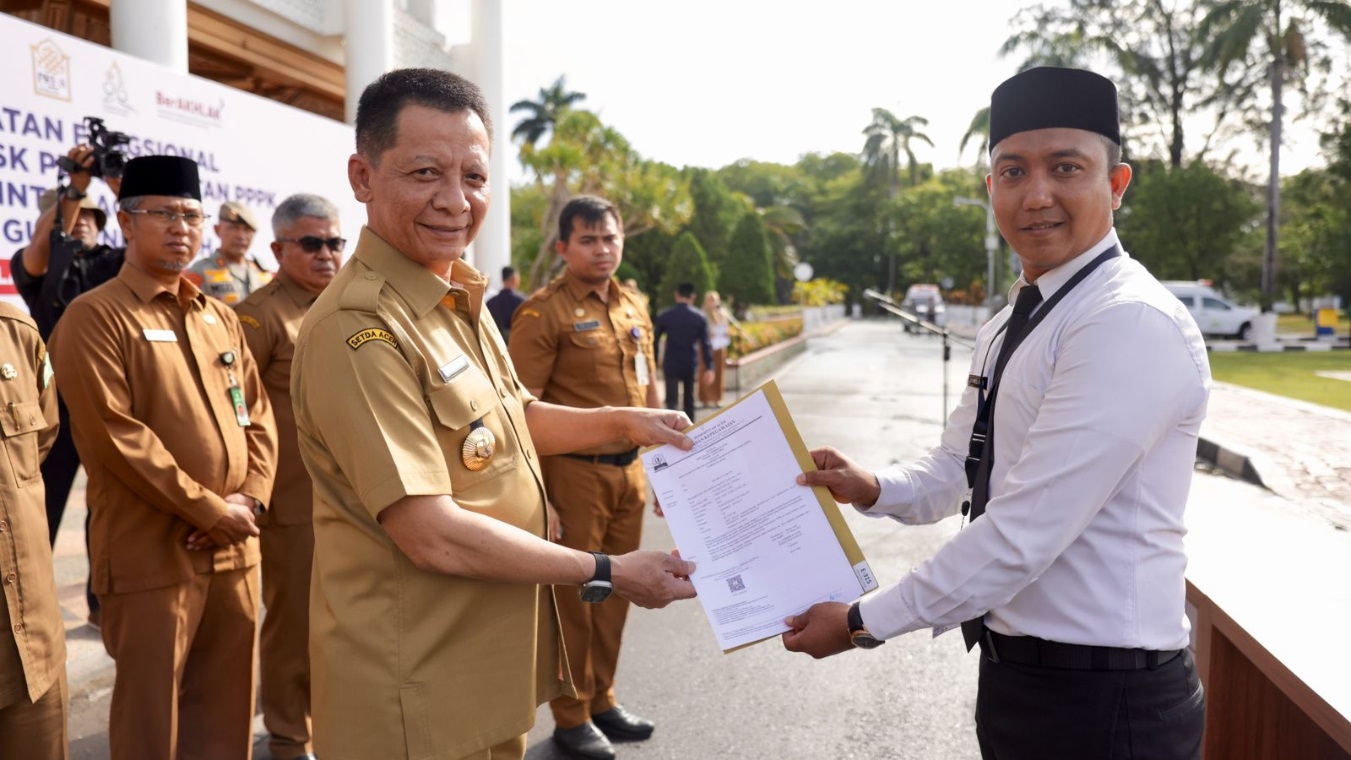 foto 03 - pelantikan jafung dan serah 1717 sk pppk 18 juli 2023
