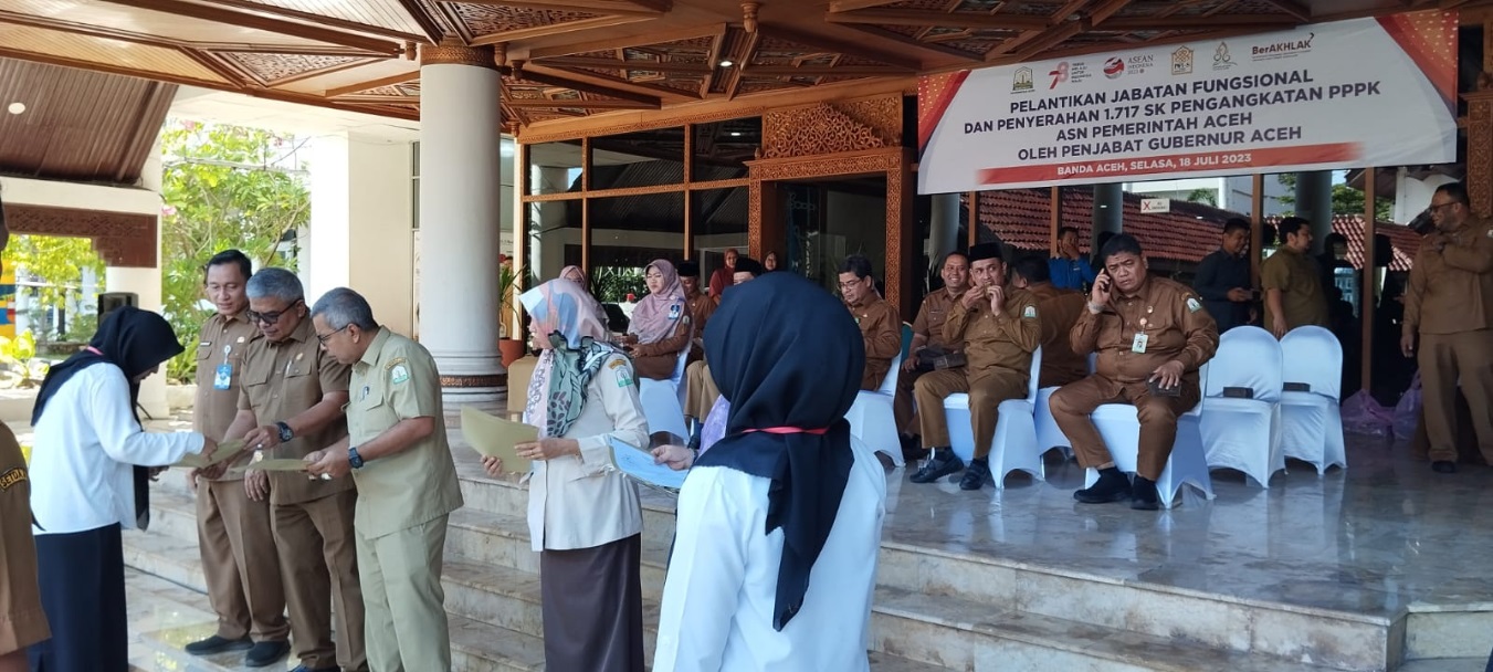 foto 04 - pelantikan jafung dan serah 1717 sk pppk 18 juli 2023